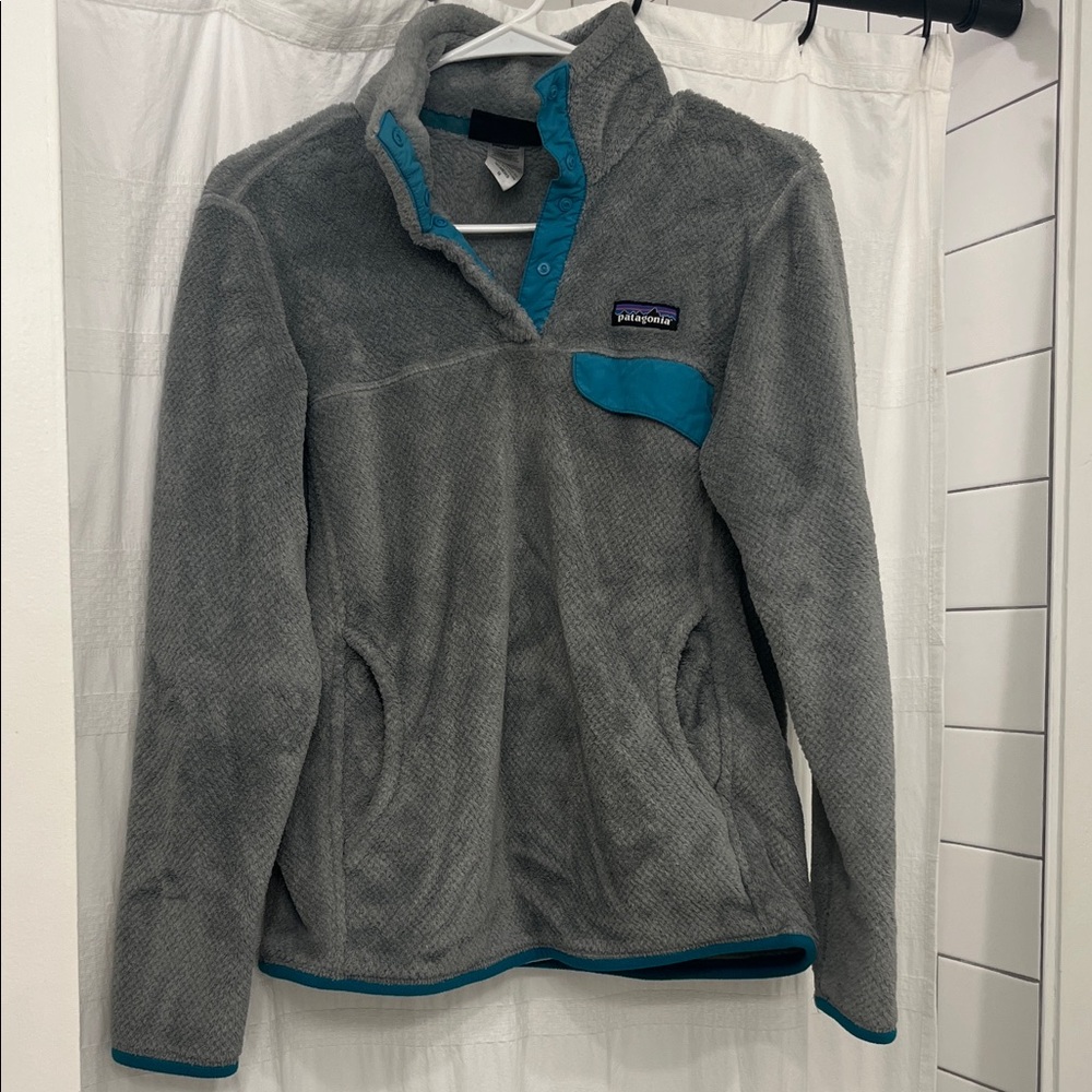 Patagonia Gray Fleece with Teal Accents